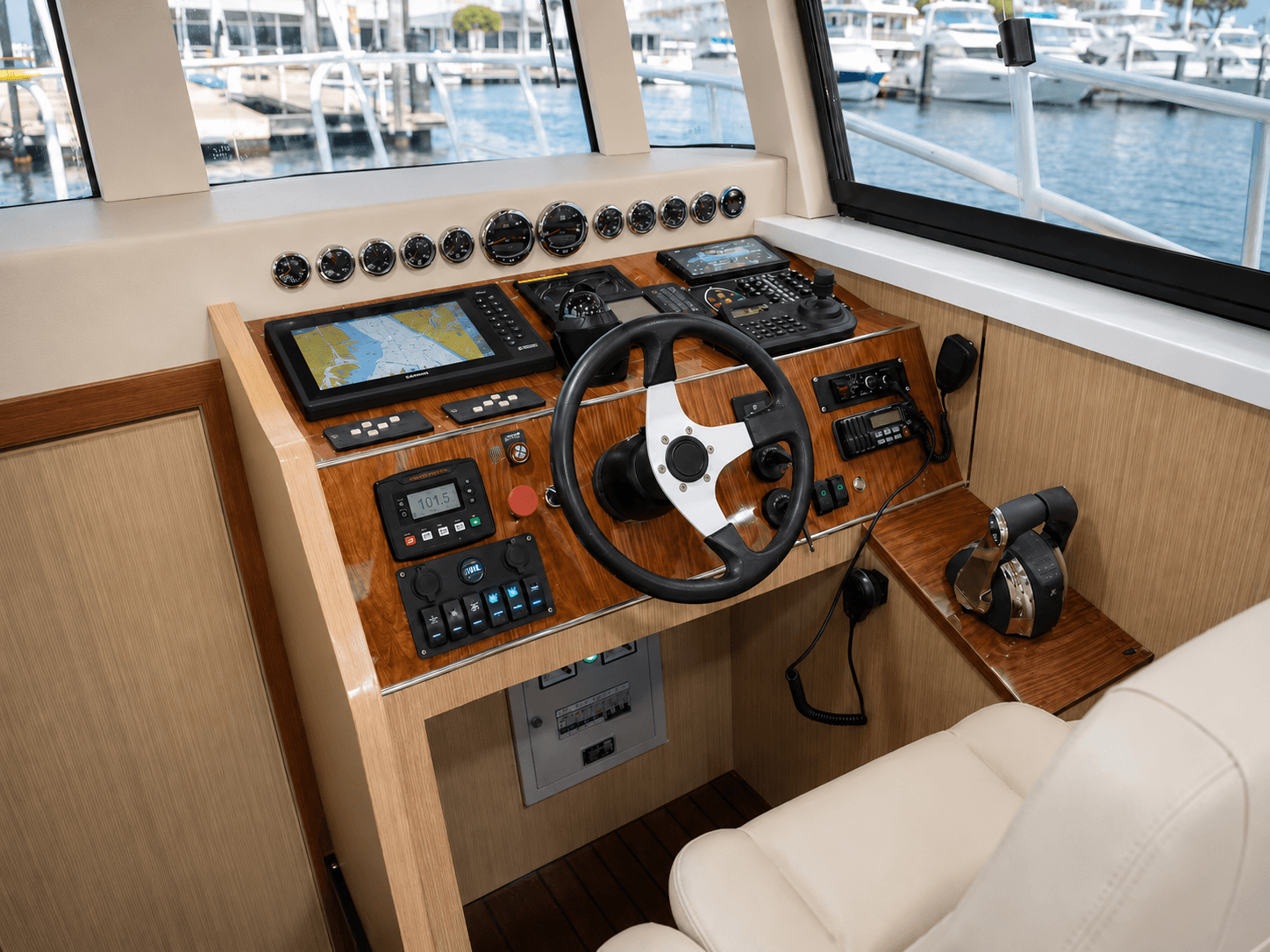 AL1280Q Official Boat 4