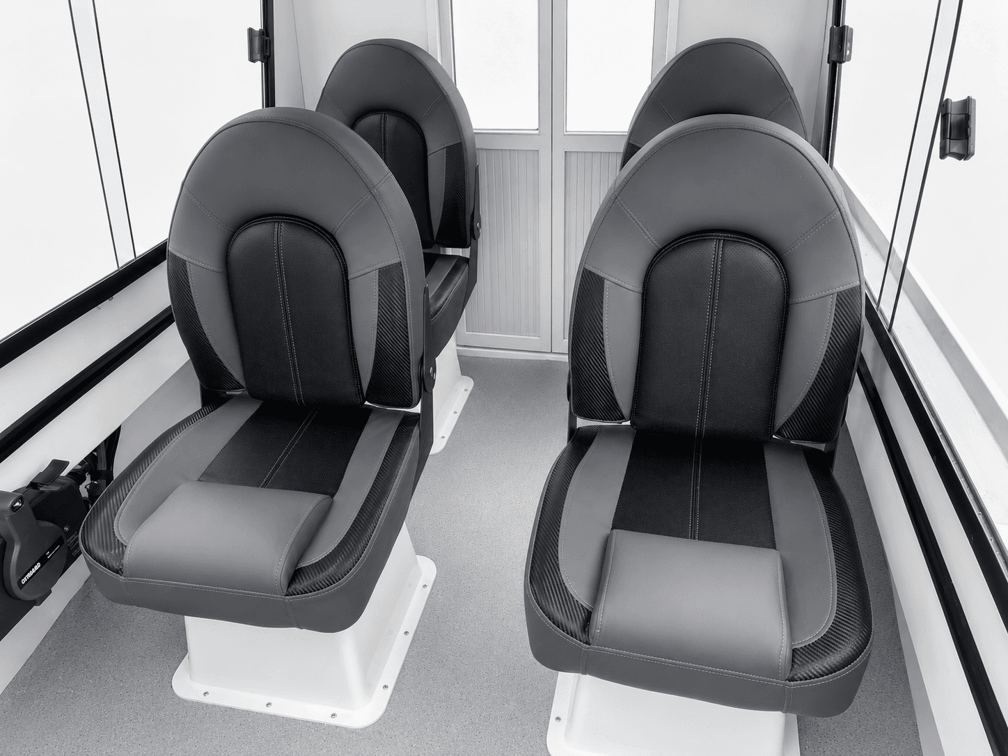 AL538W Half-Cabin Boat 6