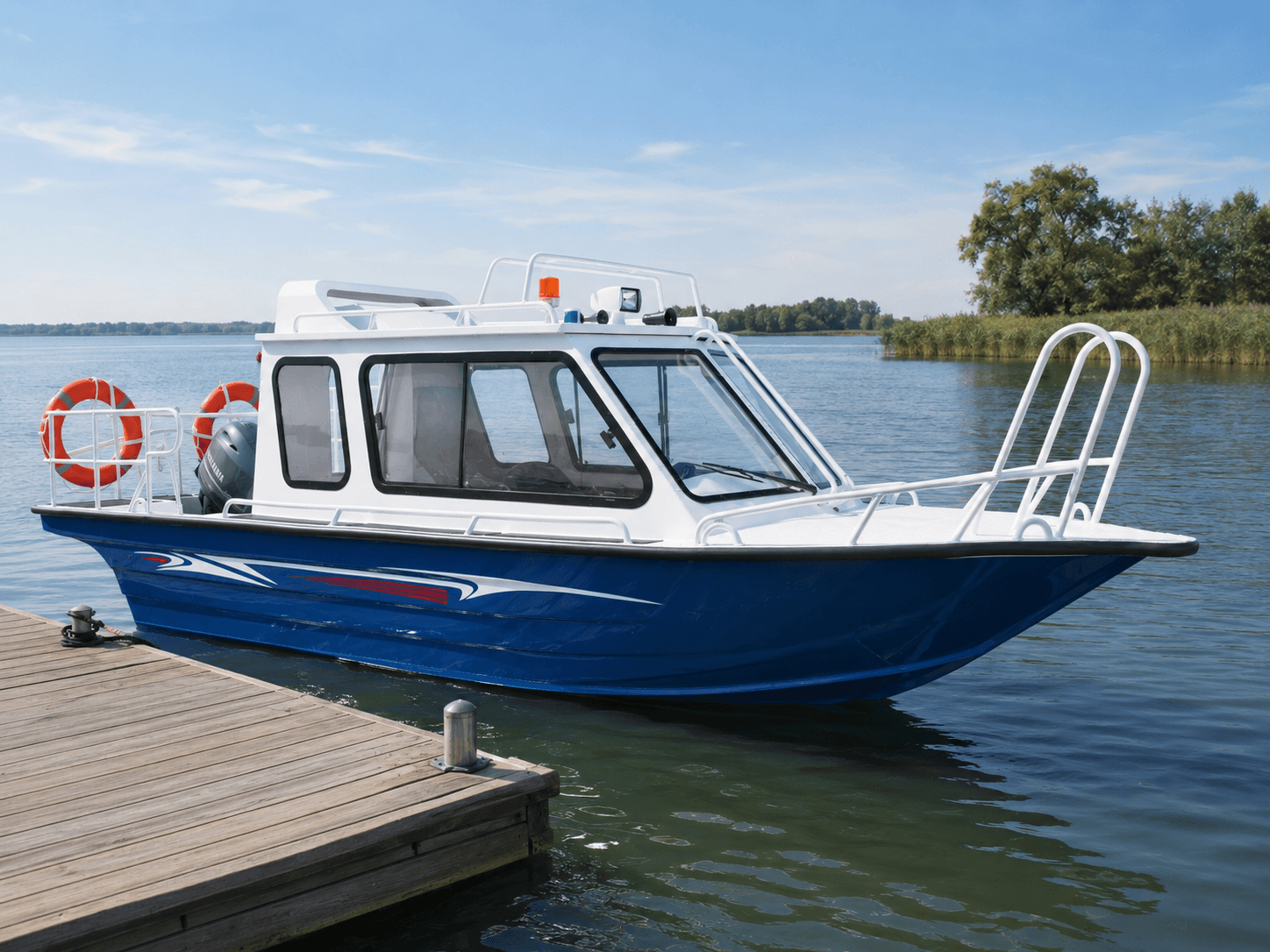 AL550Q Full-Cabin Boat