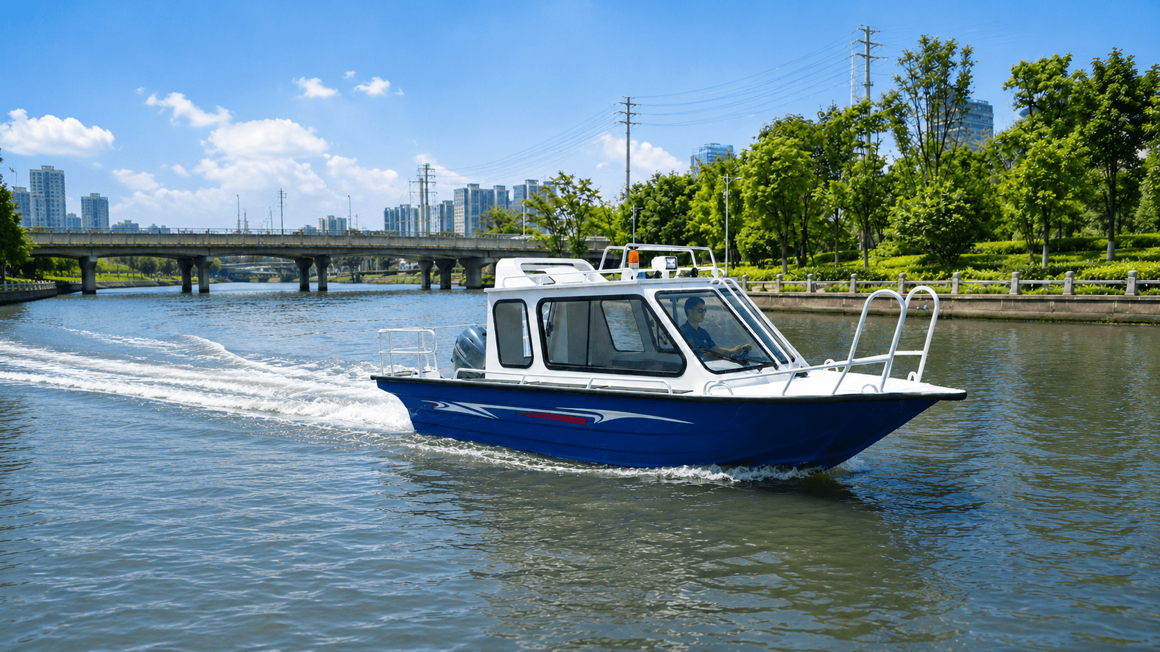 AL550Q Full-Cabin Boat 3