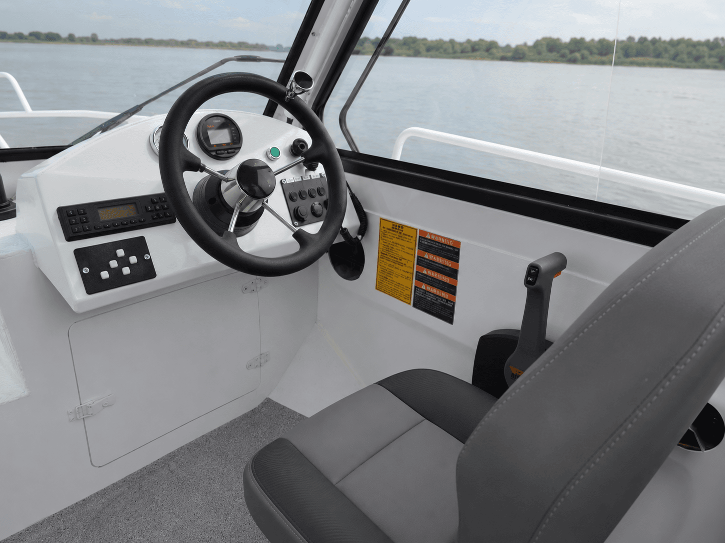 AL550Q Full-Cabin Boat 5
