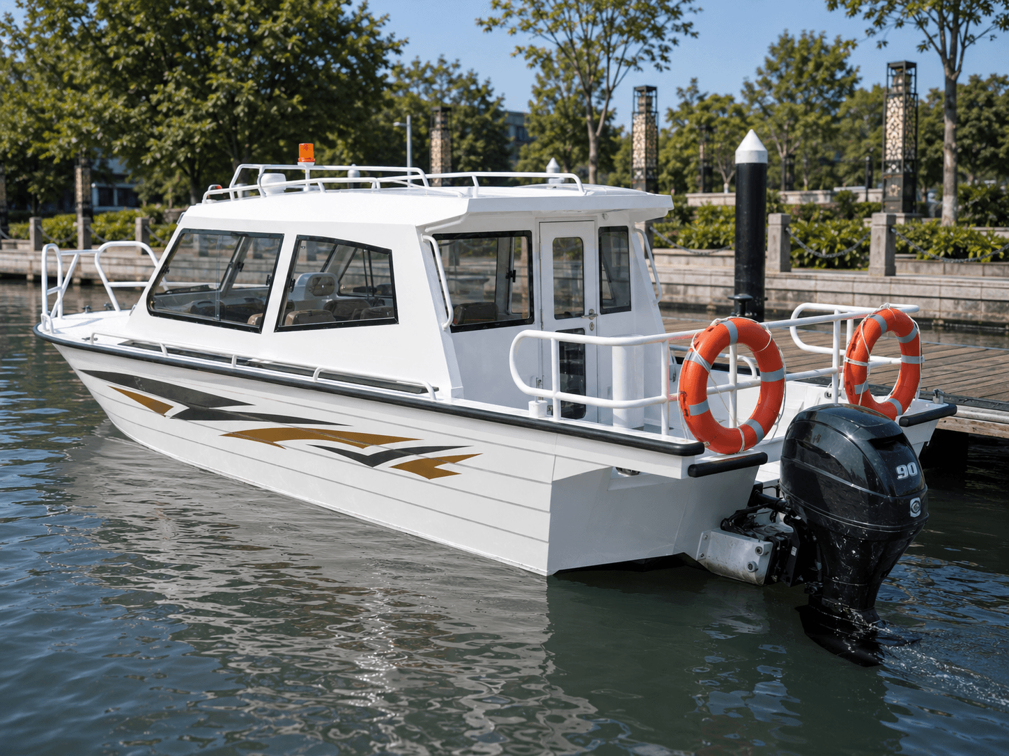 AL600B Full-Cabin Boat 3