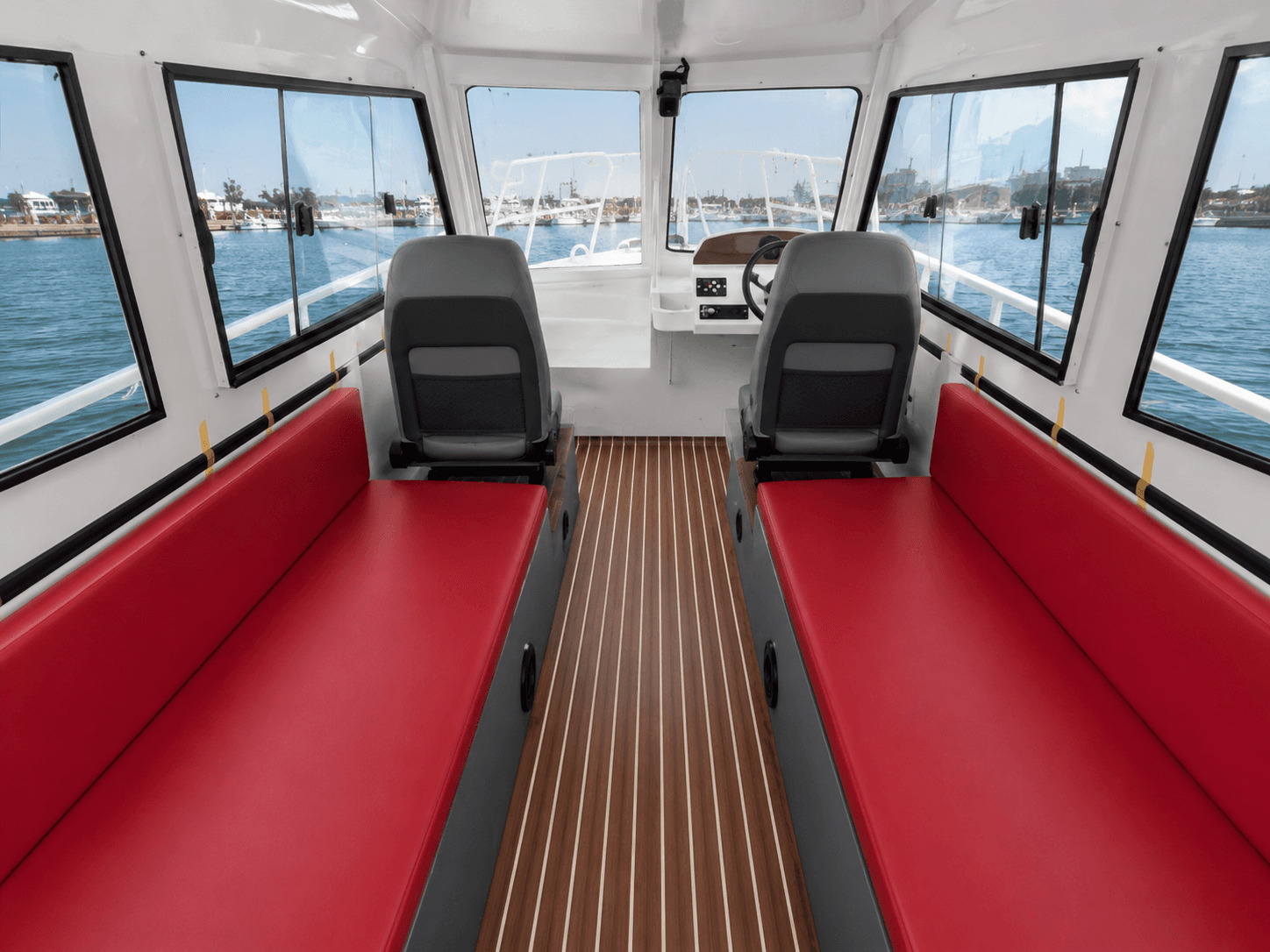 AL600B Full-Cabin Boat 5