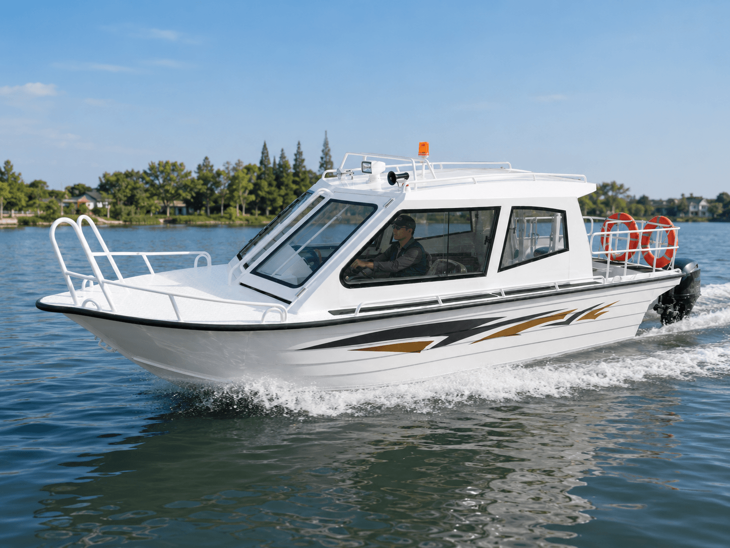 AL600B Full-Cabin Boat 2