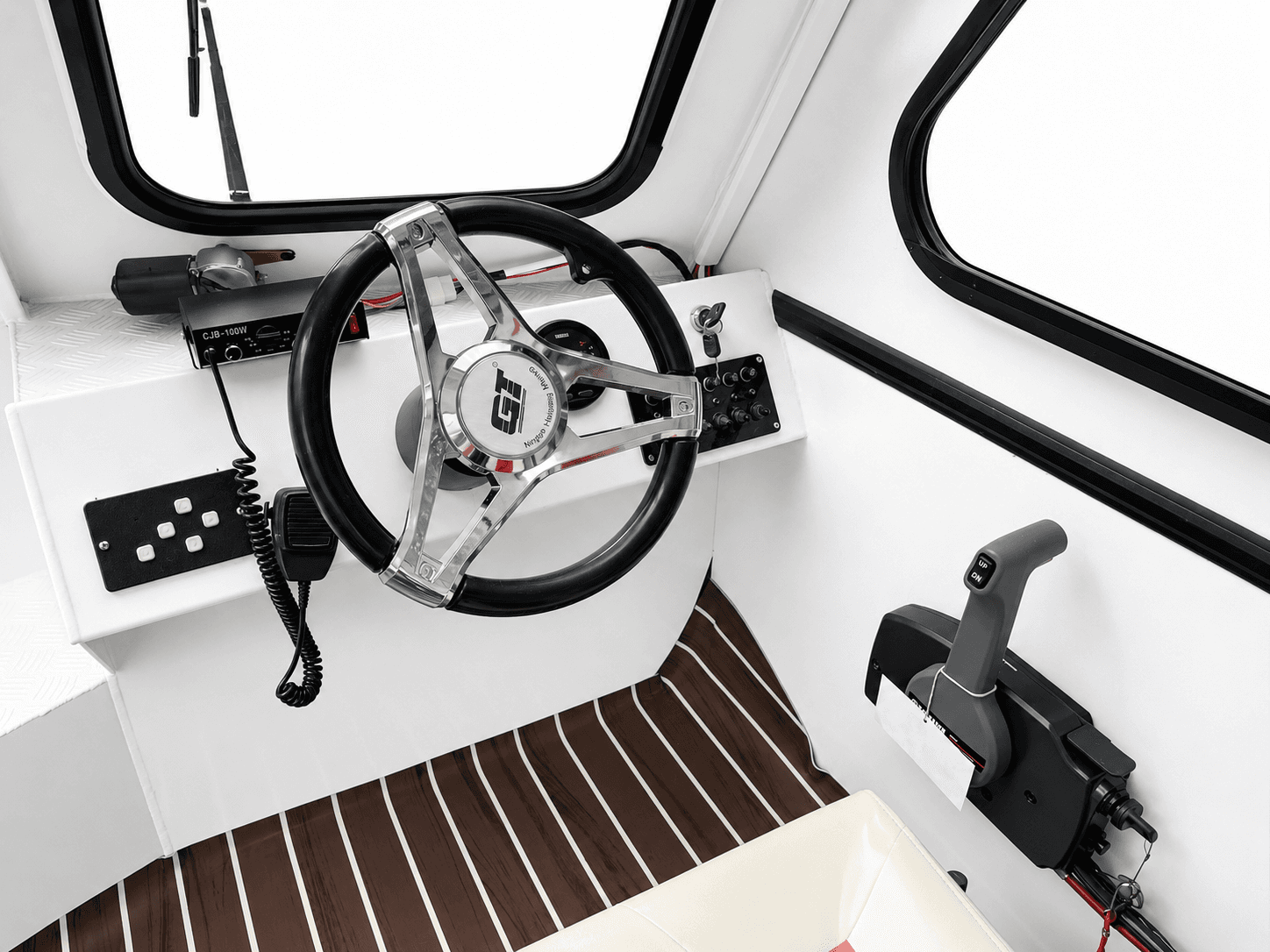 AL650W Full-Cabin Boat 9