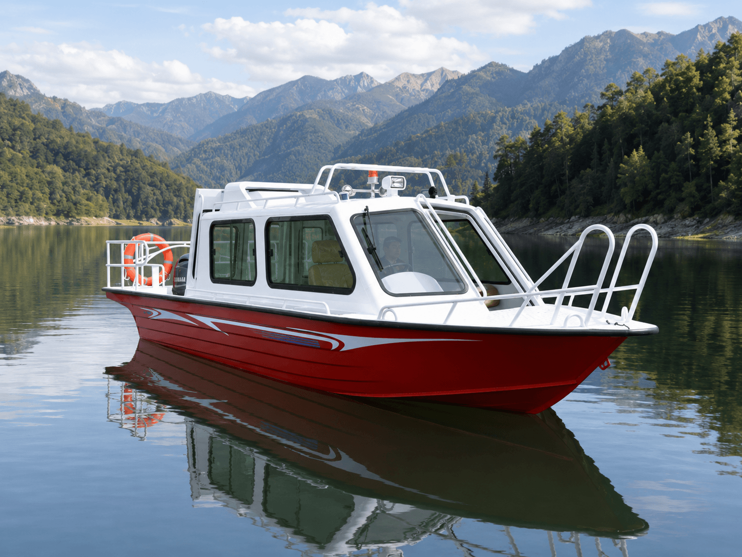 AL650Q Full-Cabin Boat 2