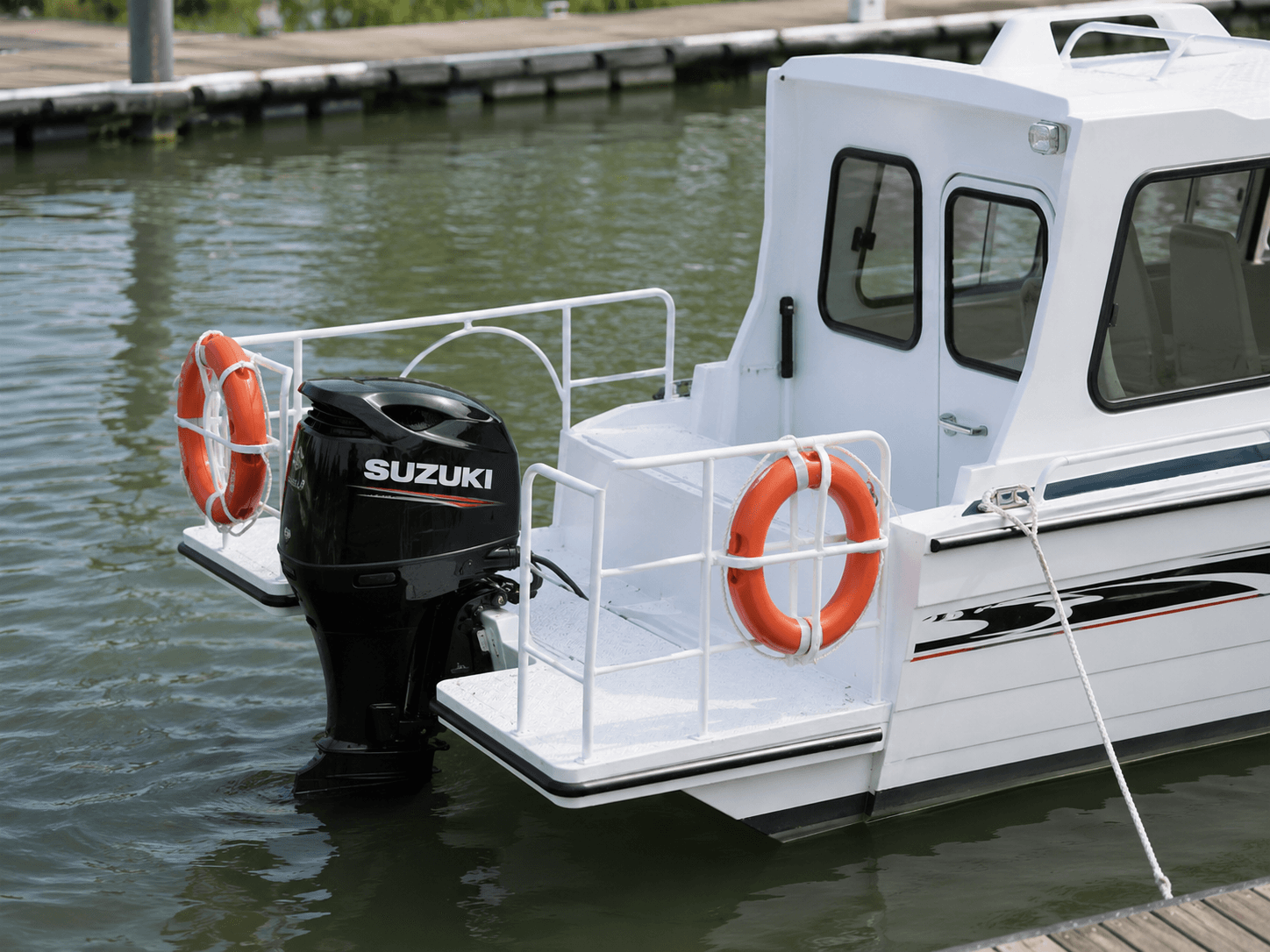 AL760Q Full-Cabin Boat 5