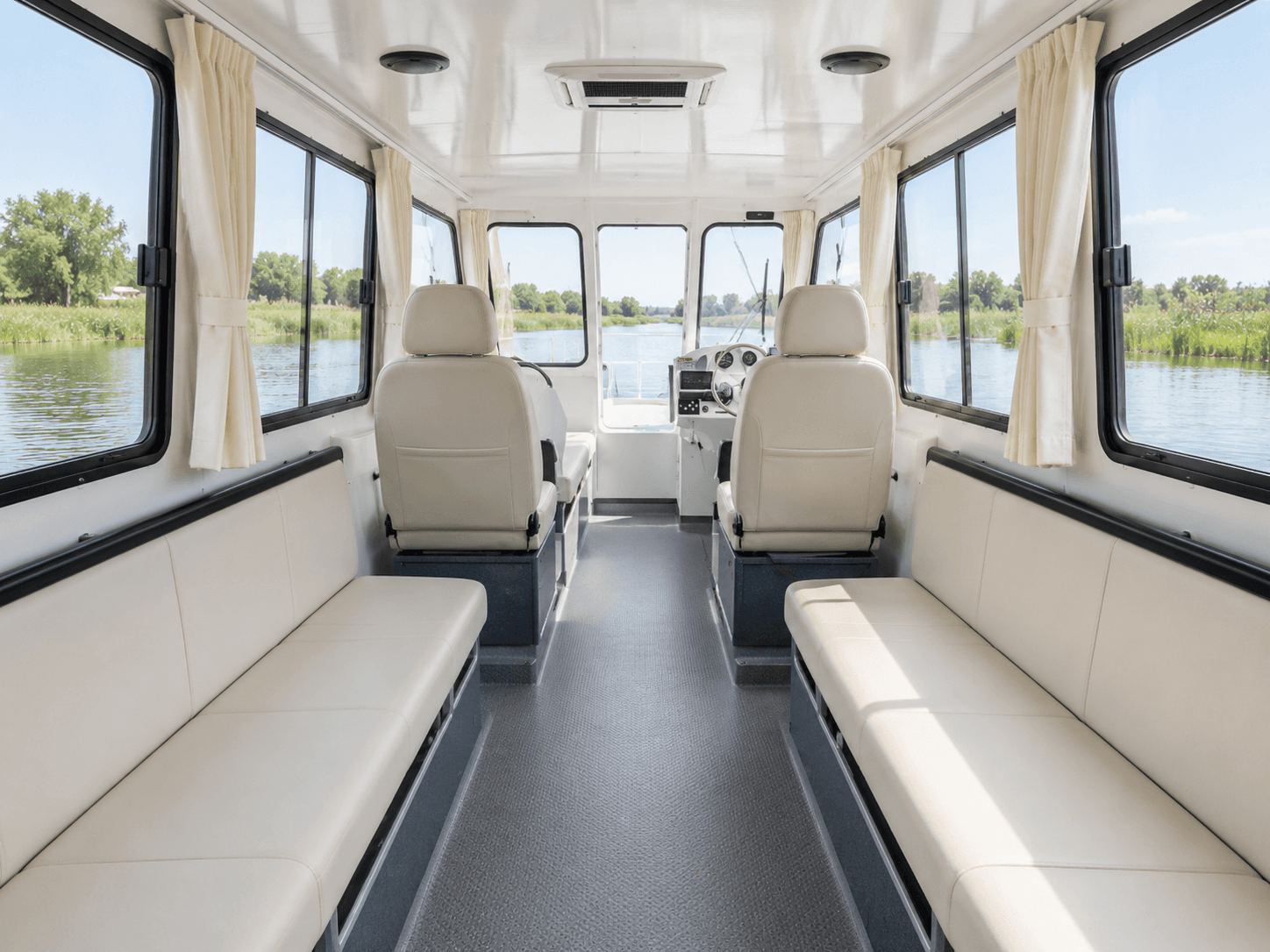 AL760Q Full-Cabin Boat 4