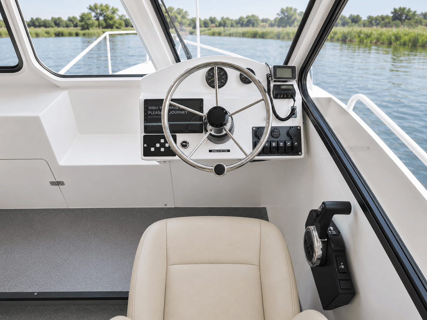 AL760Q Full-Cabin Boat 6